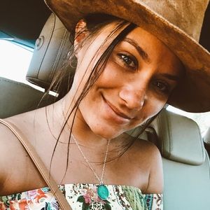 Meet your Posher, Abbie